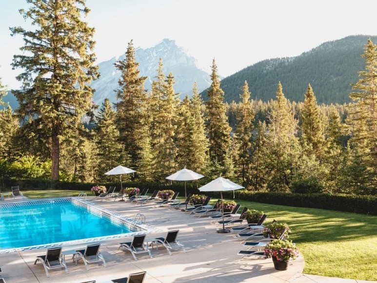 fairmont banff springs pool
